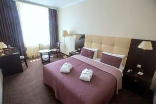 Гостиница Бардин Новокузнецк Double Superior (двухместный улучшенный) с 1 кроватью «KING SIZE»-1